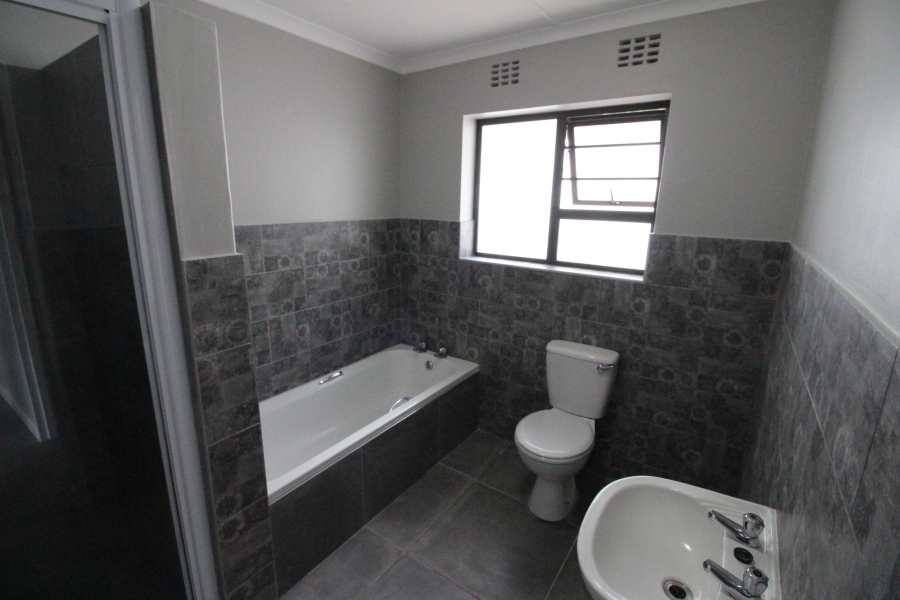 To Let 2 Bedroom Property for Rent in Beacon Bay Eastern Cape